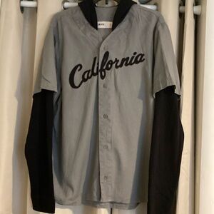 Men’s Hollister size large California shirt with hood